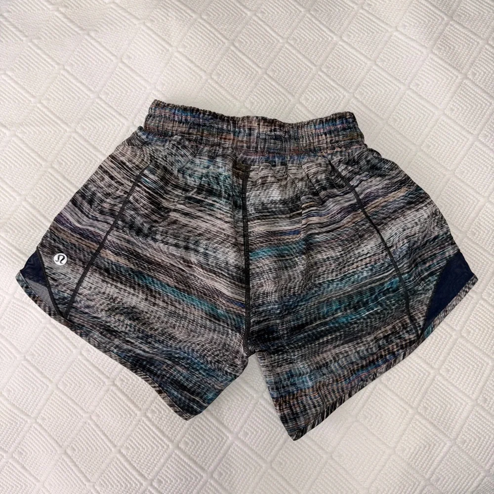 Lululemon Hot Hotty Shorts Size 2, Inseam 4”, Blue Yellow Multi, Lot of 3 - Picture 12 of 14